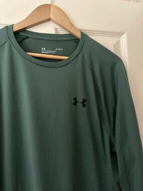 UA Mens Long Sleeve lightweight Loose fit shirt